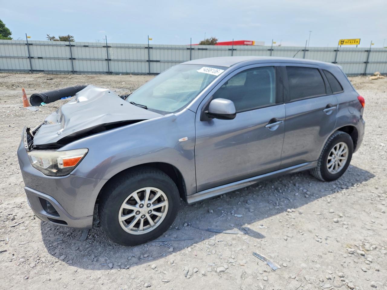 Salvage Mitsubishi Outlander Image