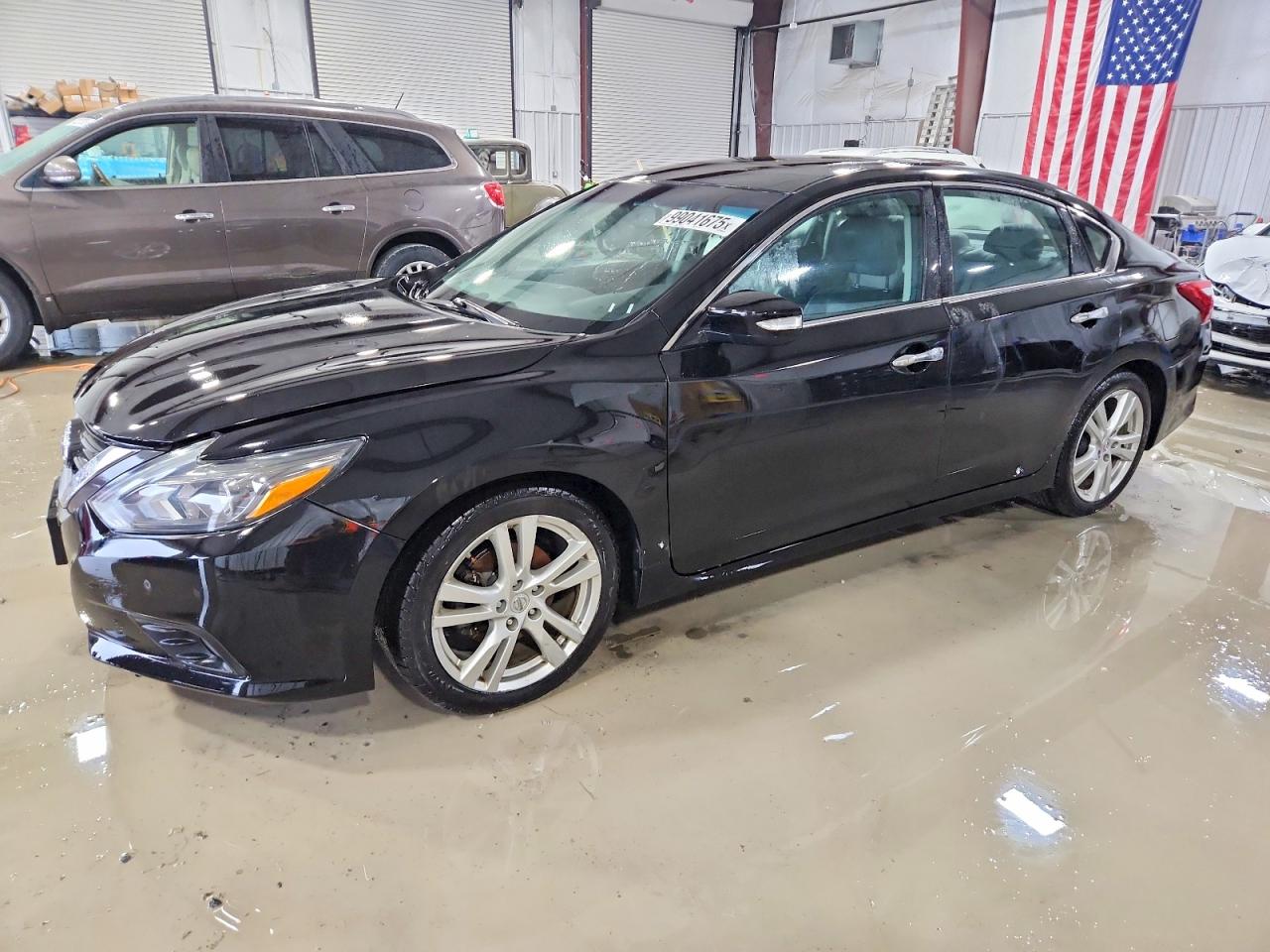 Salvage Nissan Altima Image