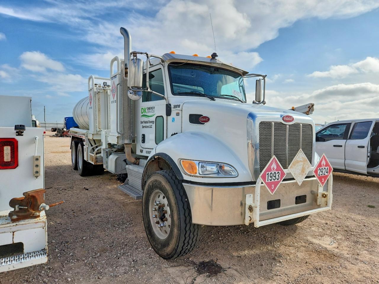 Salvage Peterbilt 348 Image