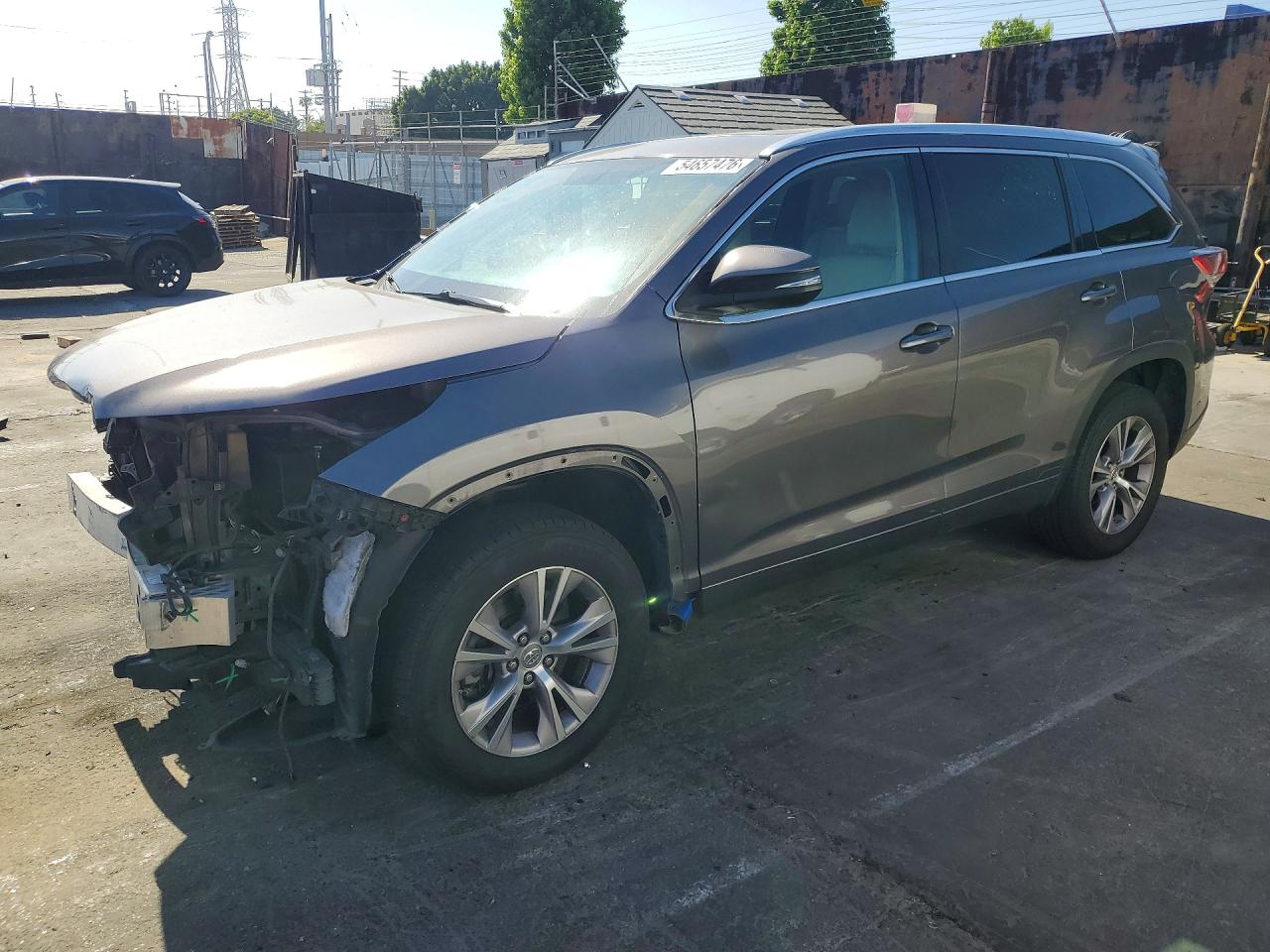 Salvage Toyota Highlander Image