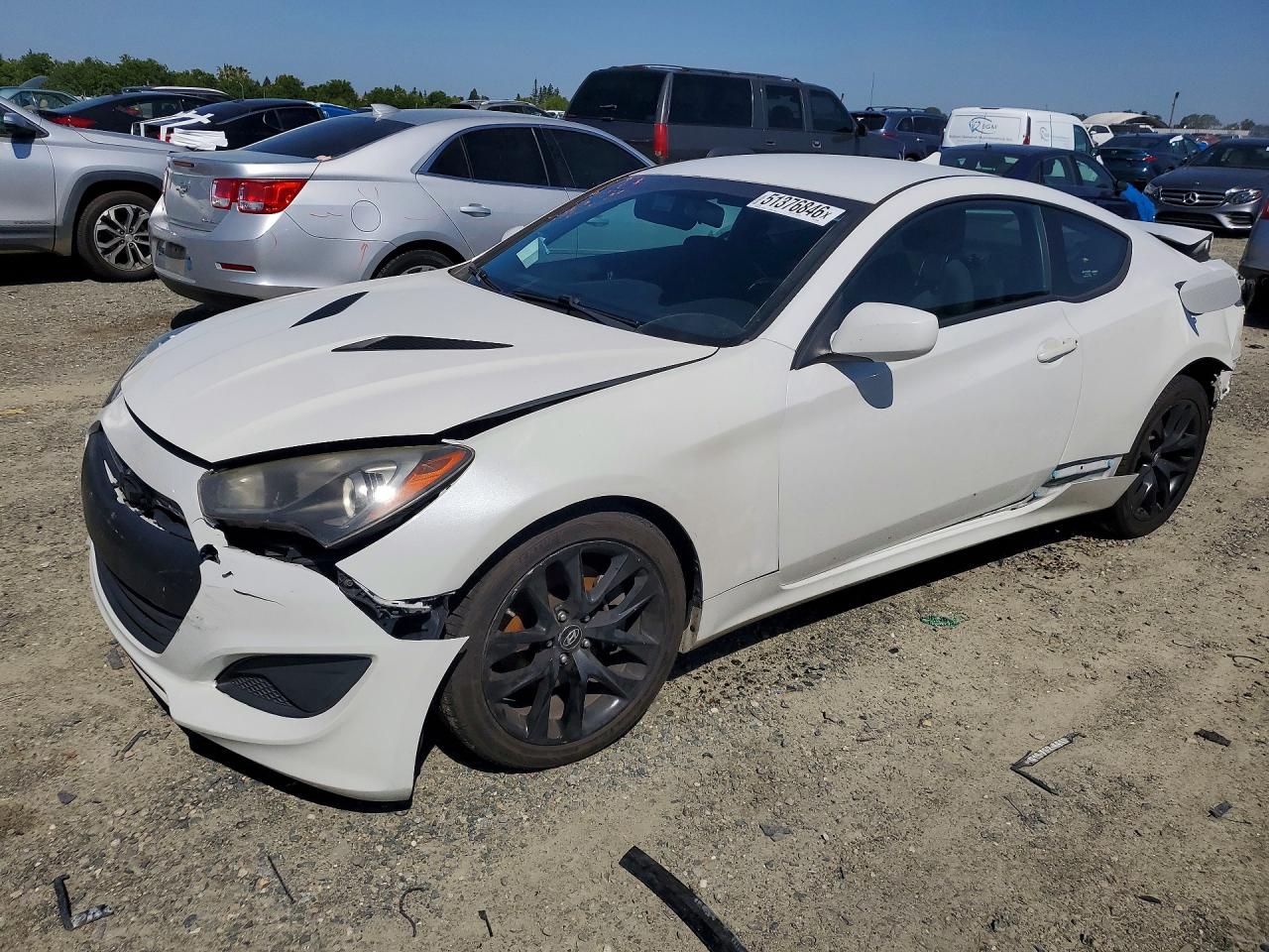 Salvage Hyundai Genesis Image