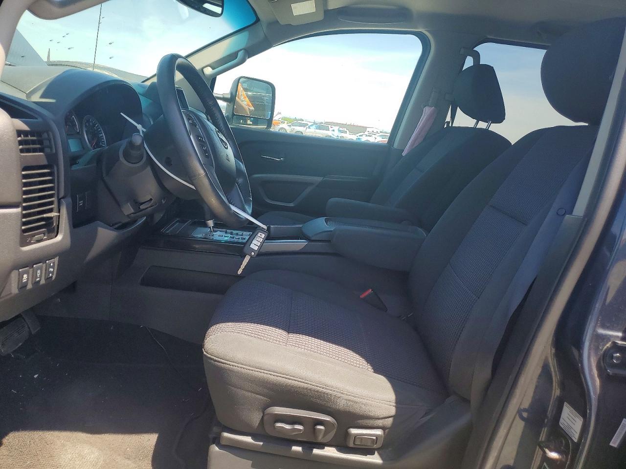 Nissan Titan Sv