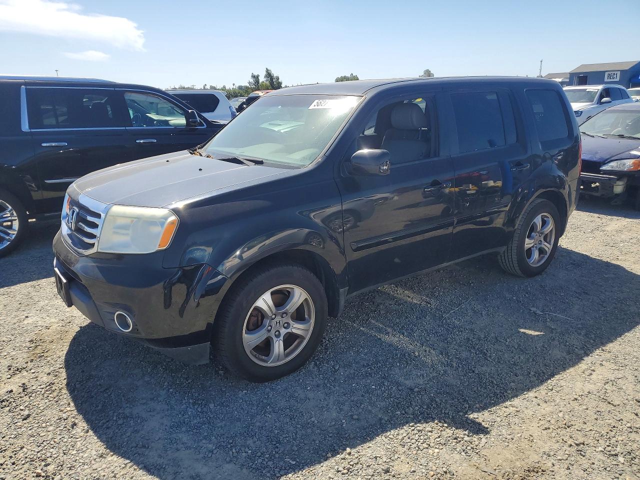 Salvage Honda Pilot Image