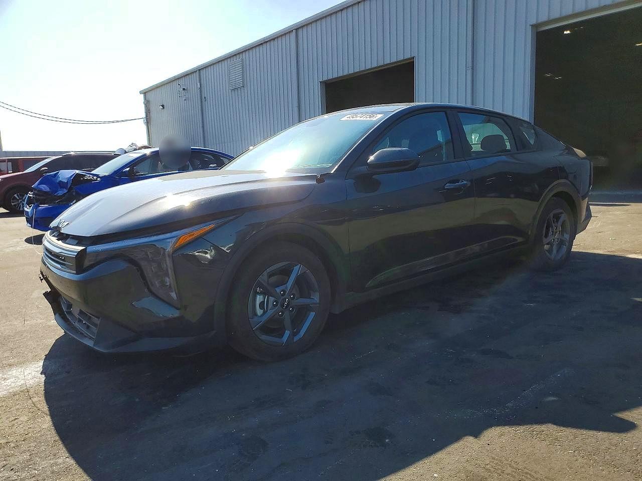 Salvage Kia K4 Image