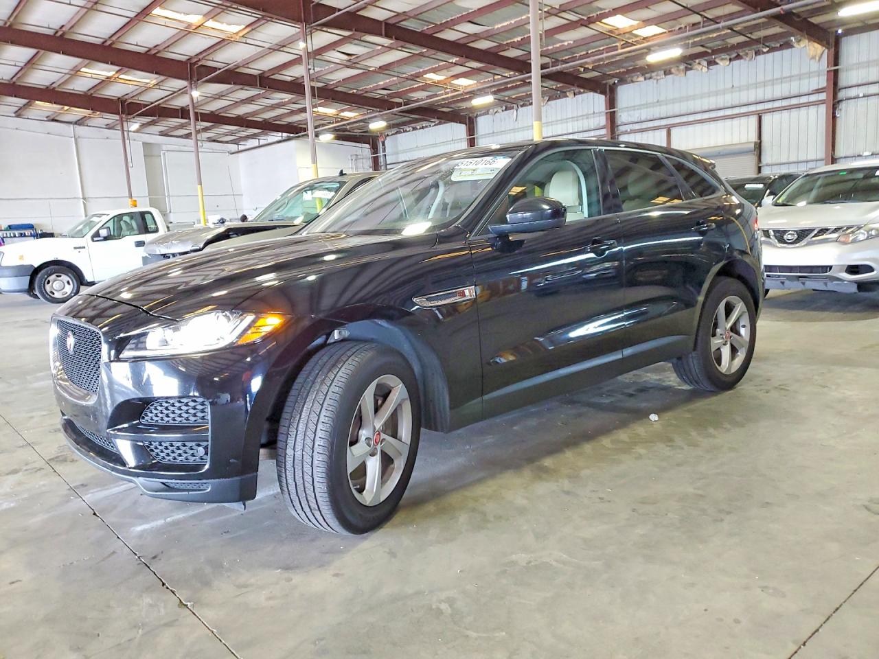Salvage Jaguar F-PACE Image