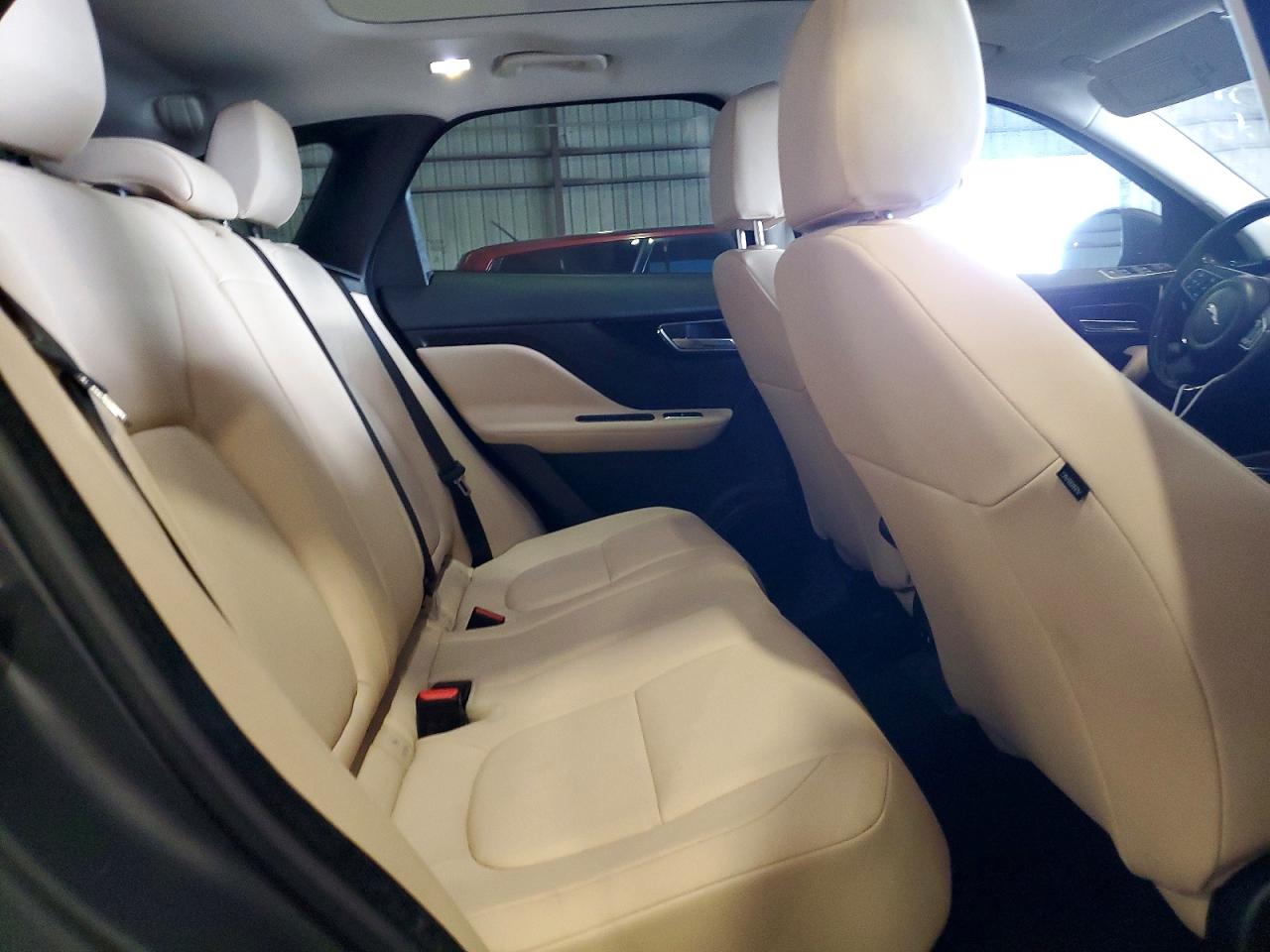 Jaguar F-PACE Premium