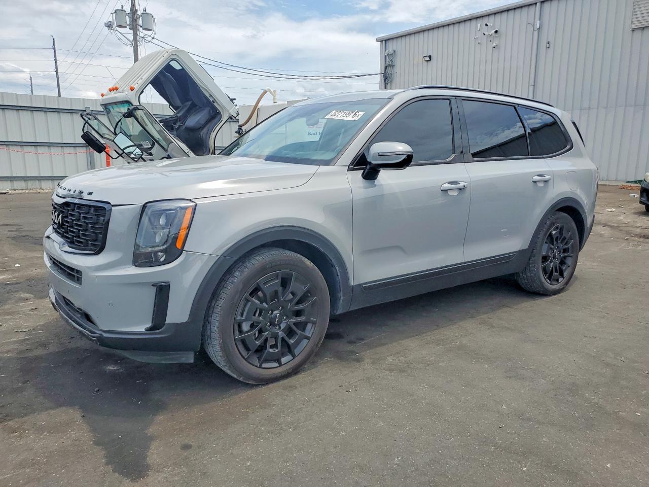 Salvage Kia Telluride Image