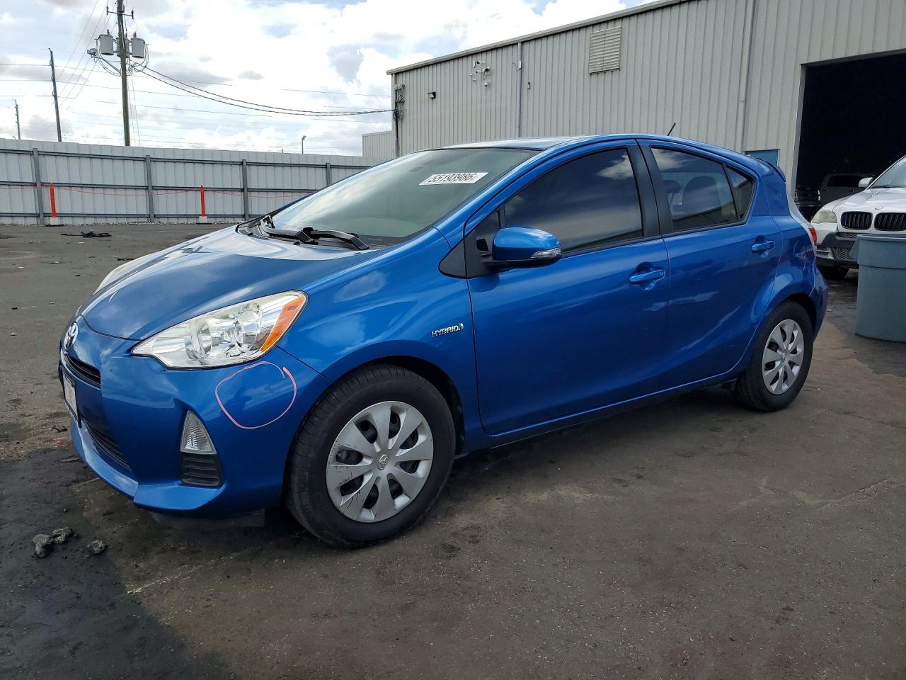 Salvage Toyota Prius Image