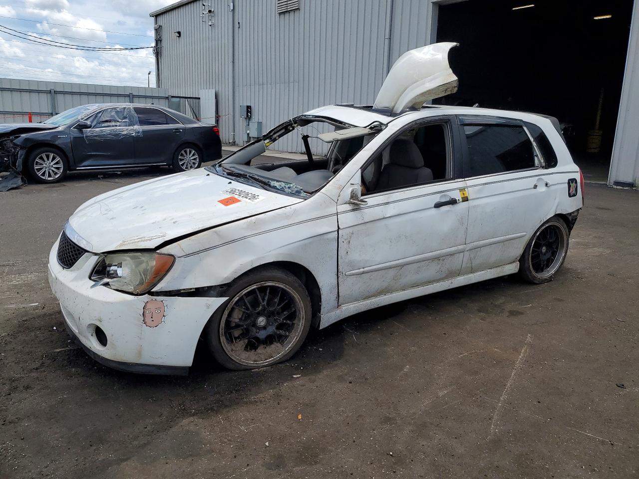 Salvage Kia Spectra Image