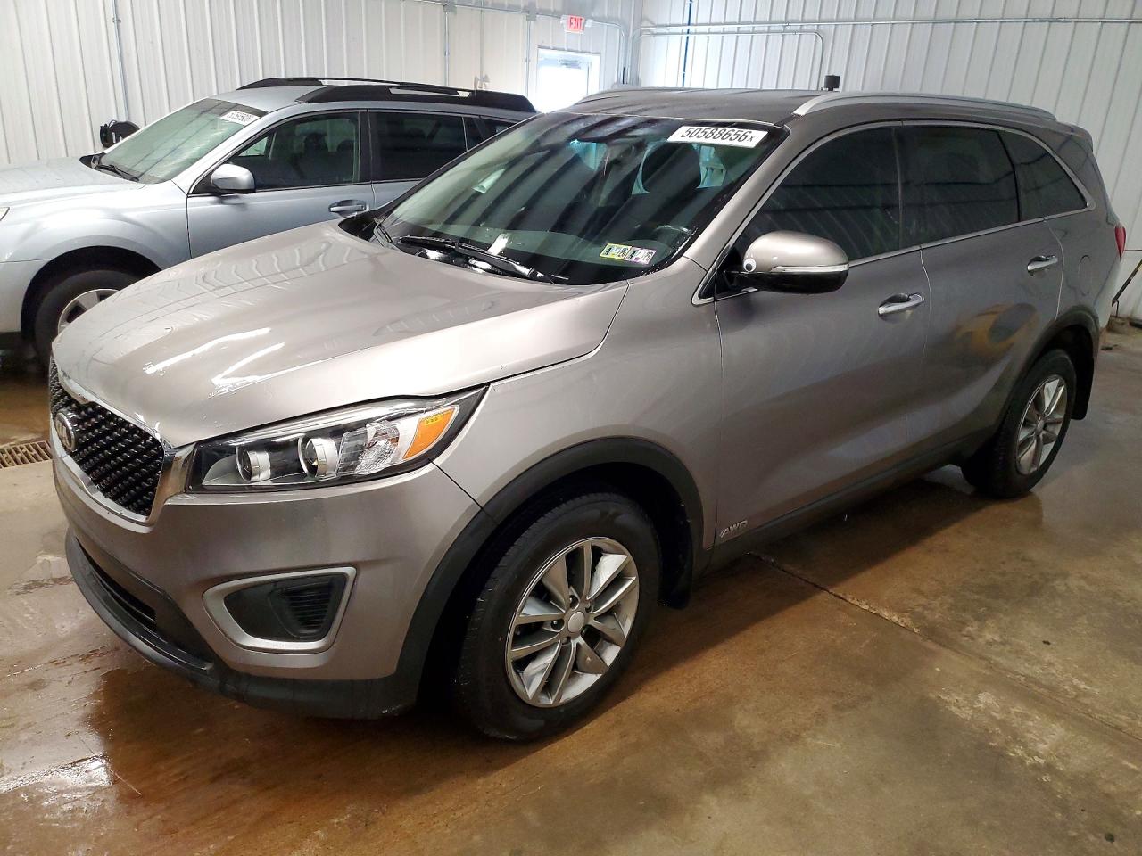 Salvage Kia Sorento Image