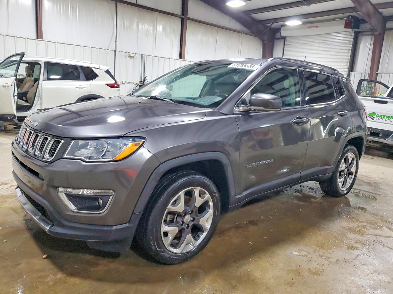 Salvage Jeep Compass Image