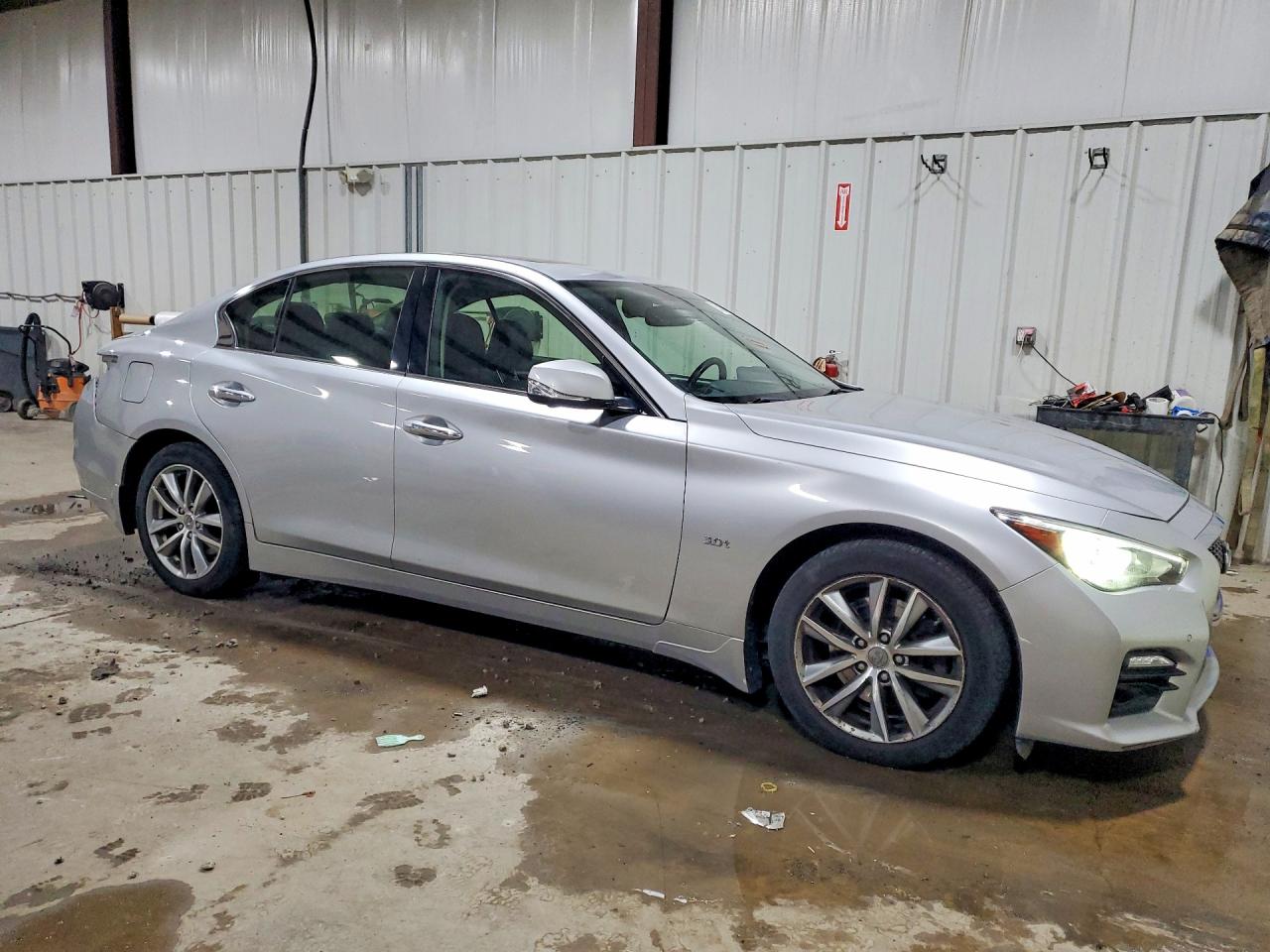 INFINITI Q50 3.0t P 3.0t Premium
