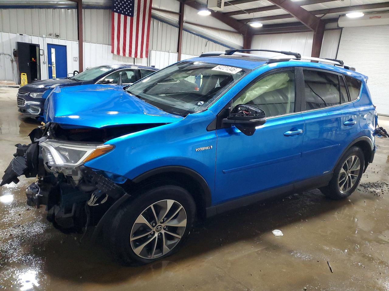 Salvage Toyota RAV4 Image