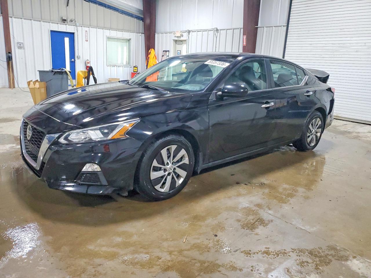 Salvage Nissan Altima Image