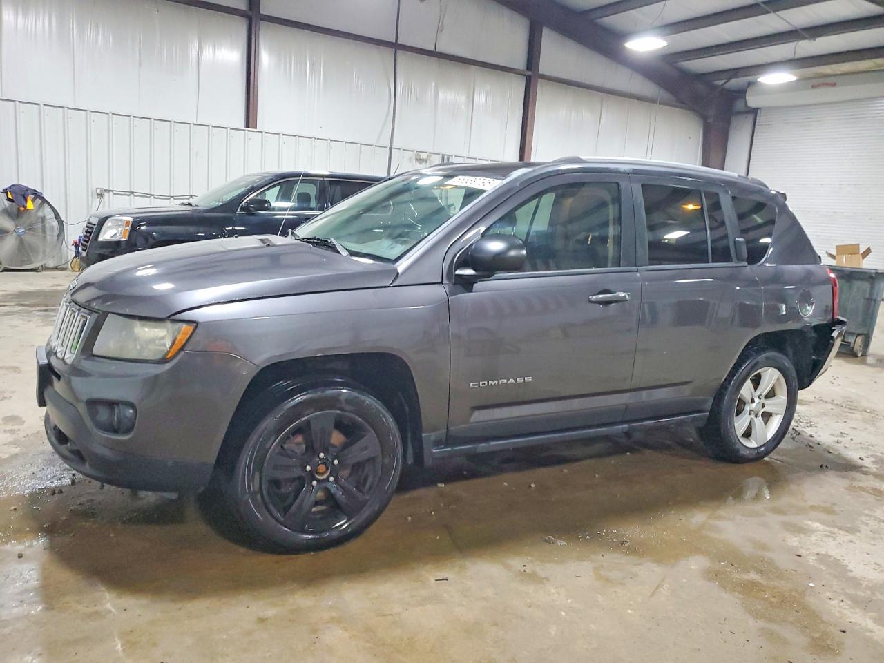 Salvage Jeep Compass Image