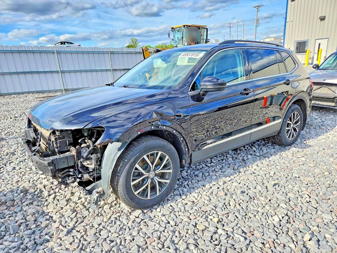 Salvage Volkswagen Tiguan Image