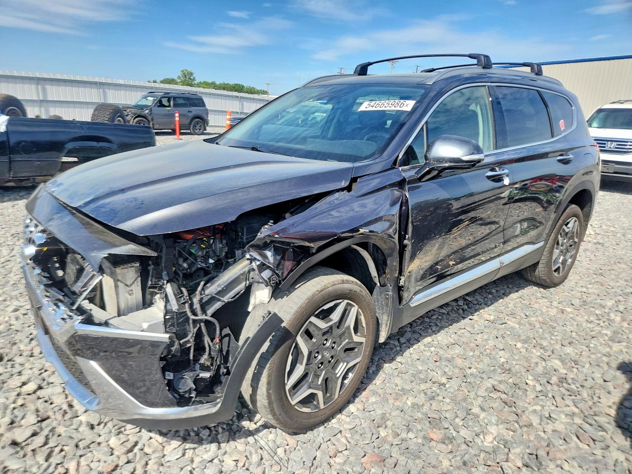 Salvage Hyundai SANTA FE Image