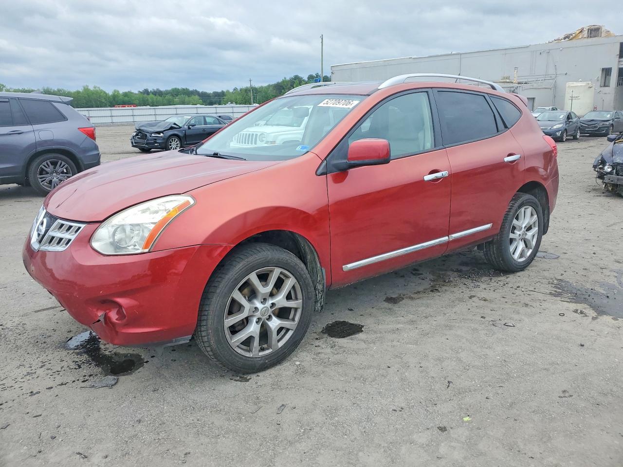 Salvage Nissan Rogue Image