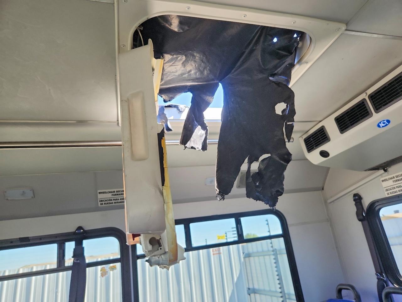 Ford Econoline E450 Super Duty Cutaway Van