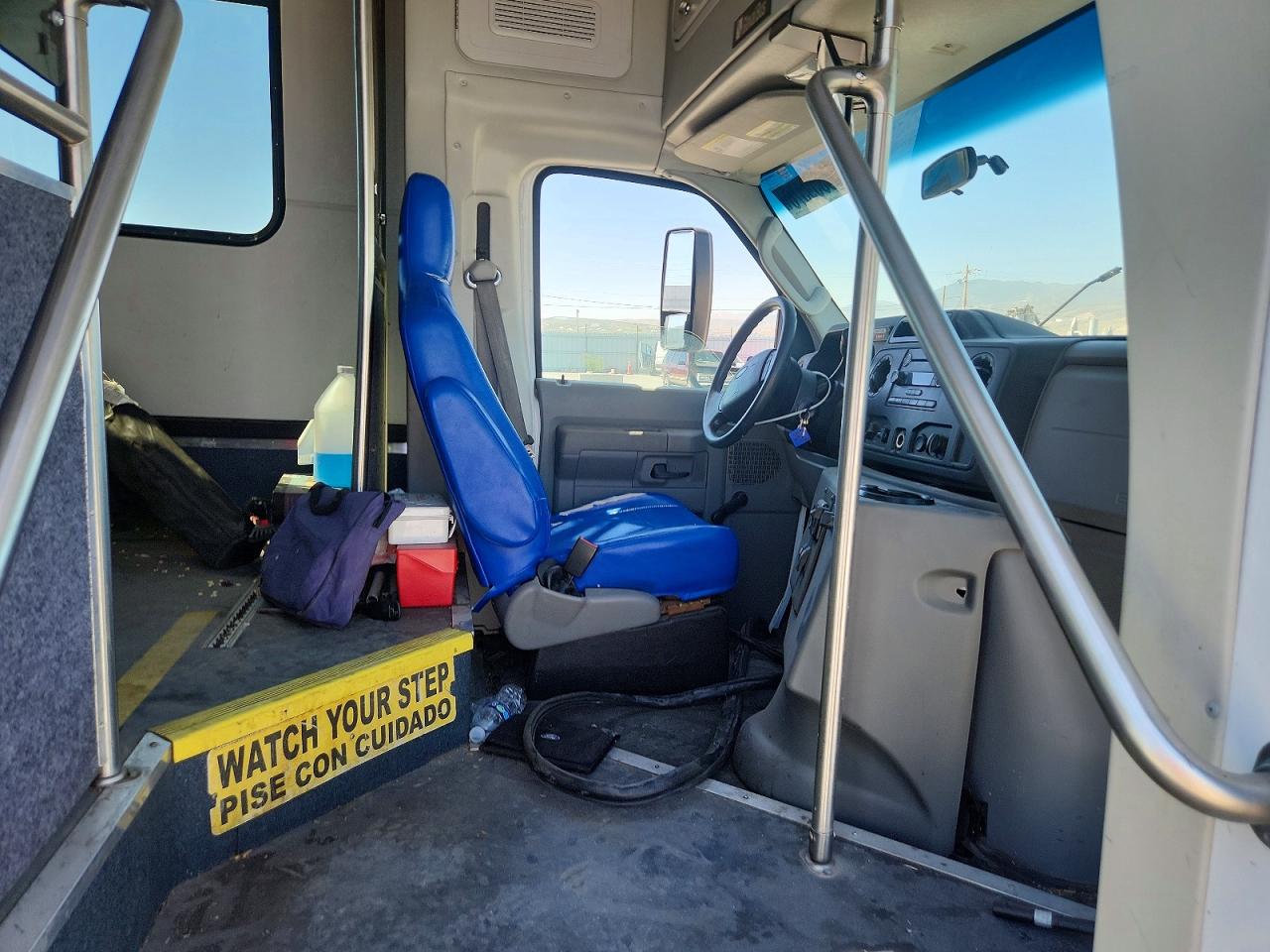 Ford Econoline E450 Super Duty Cutaway Van