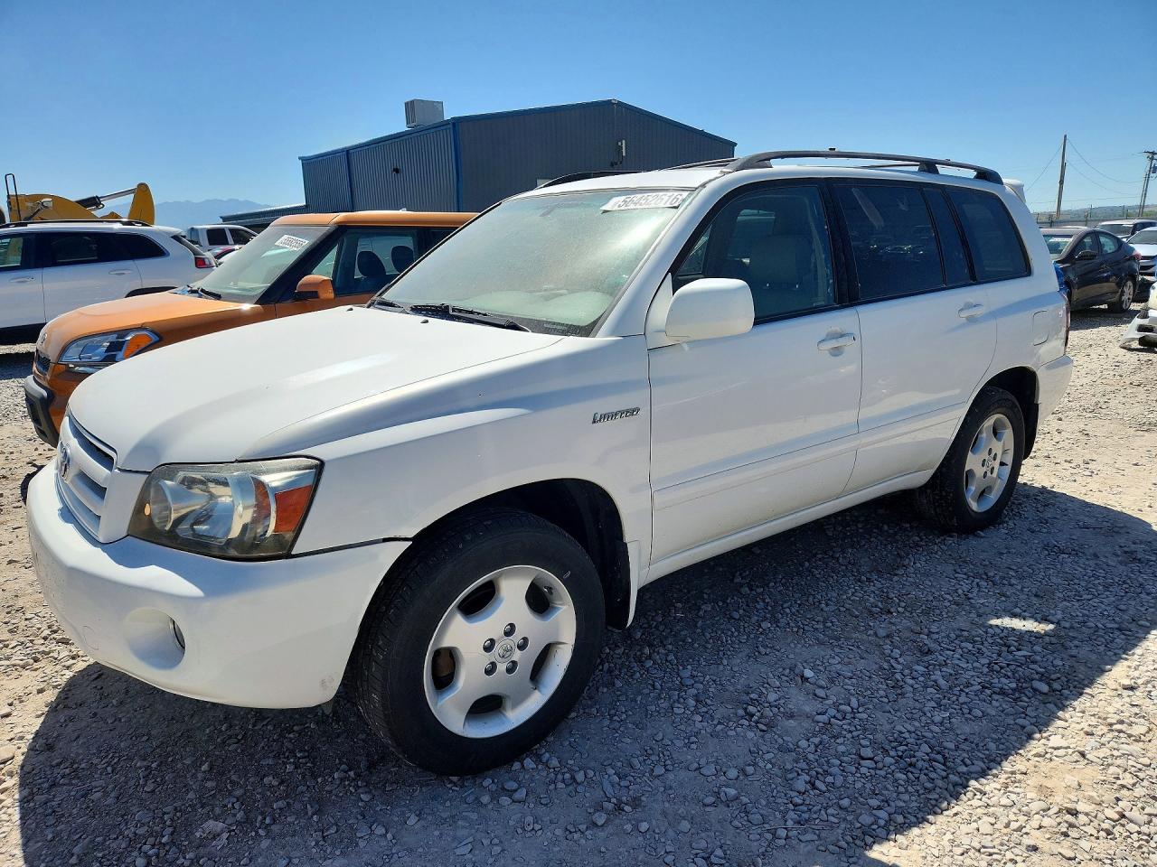 Salvage Toyota Highlander Image