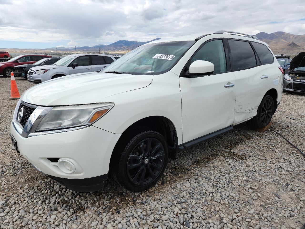 Salvage Nissan Pathfinder Image
