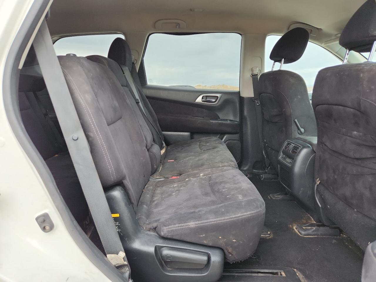 Nissan Pathfinder S