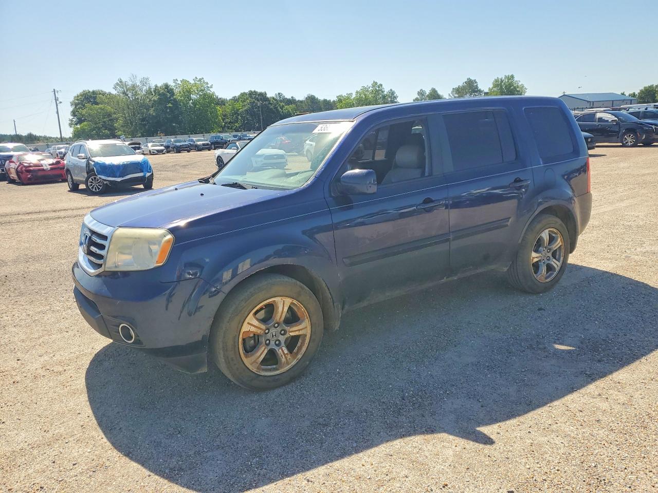 Salvage Honda Pilot Image