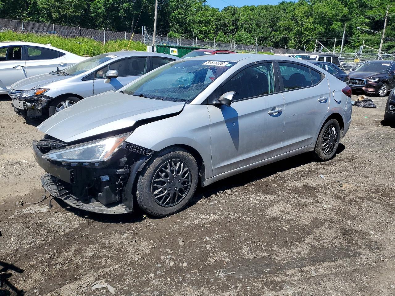 Salvage Hyundai ELANTRA Image
