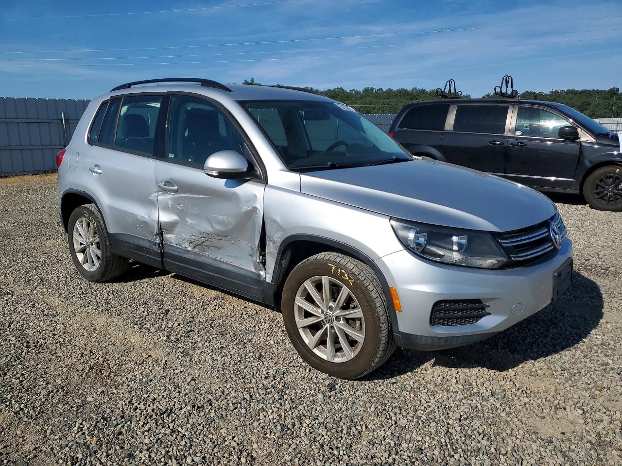 Volkswagen Tiguan S