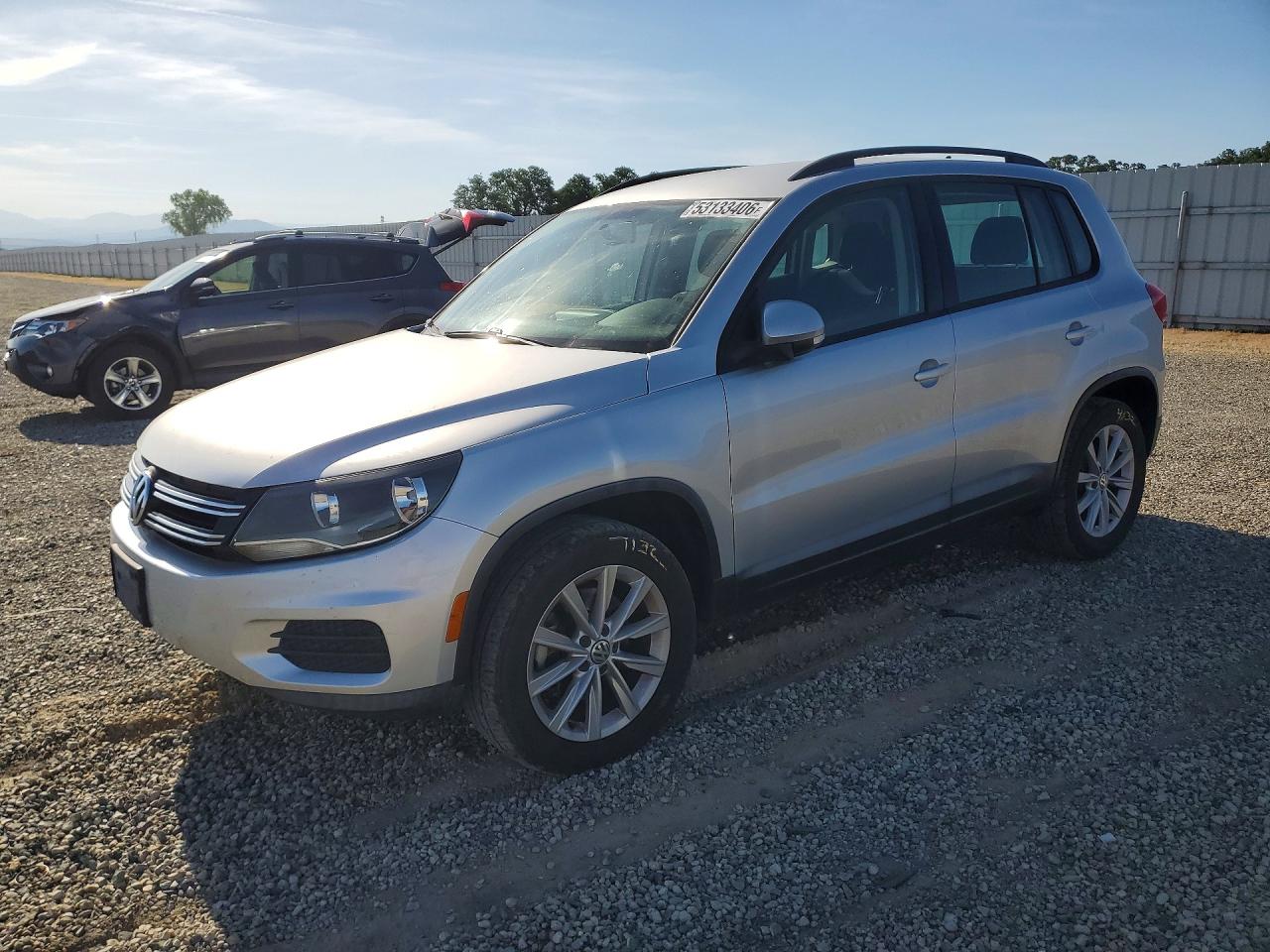 Salvage Volkswagen Tiguan Image