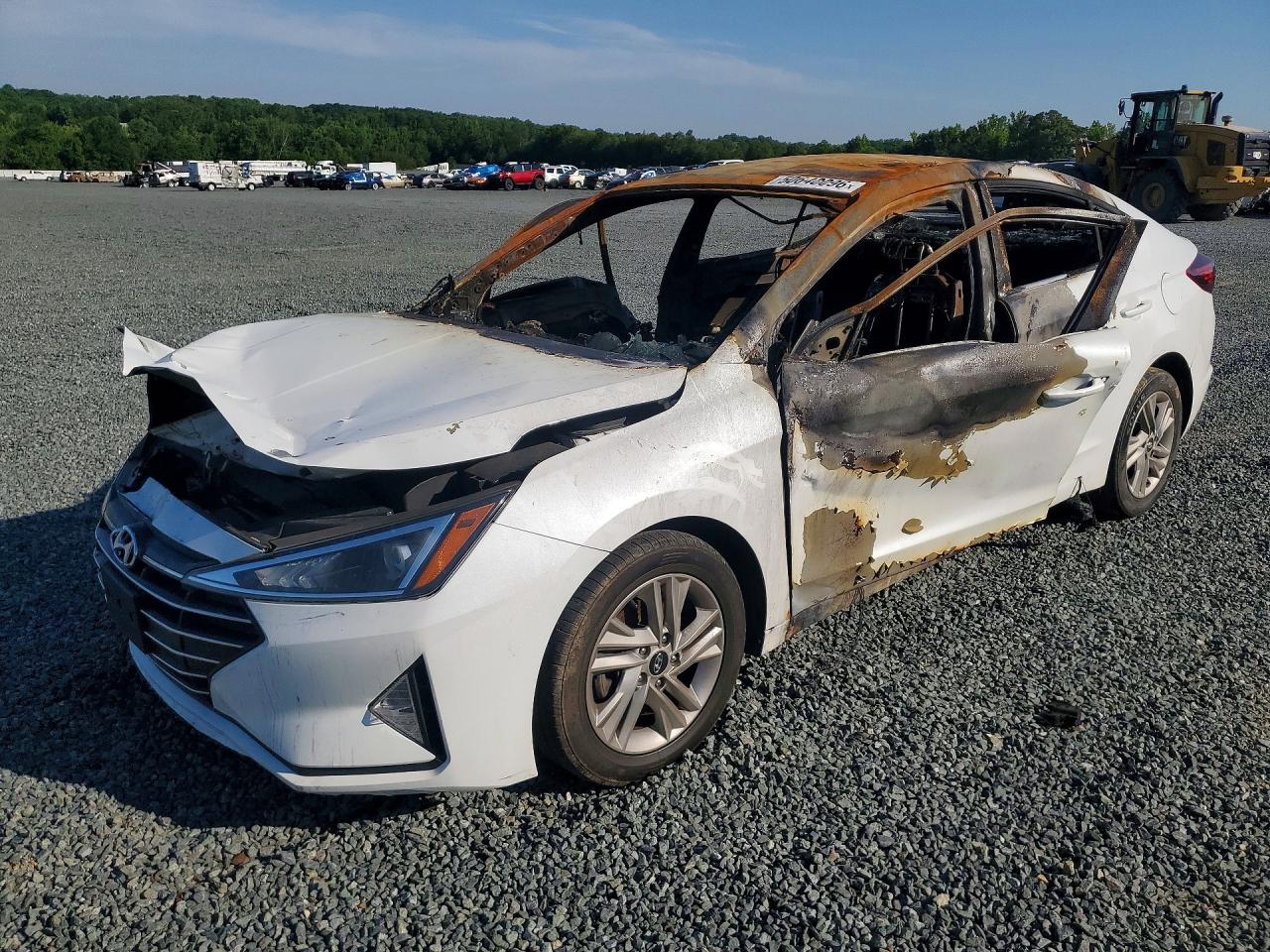 Salvage Hyundai ELANTRA Image