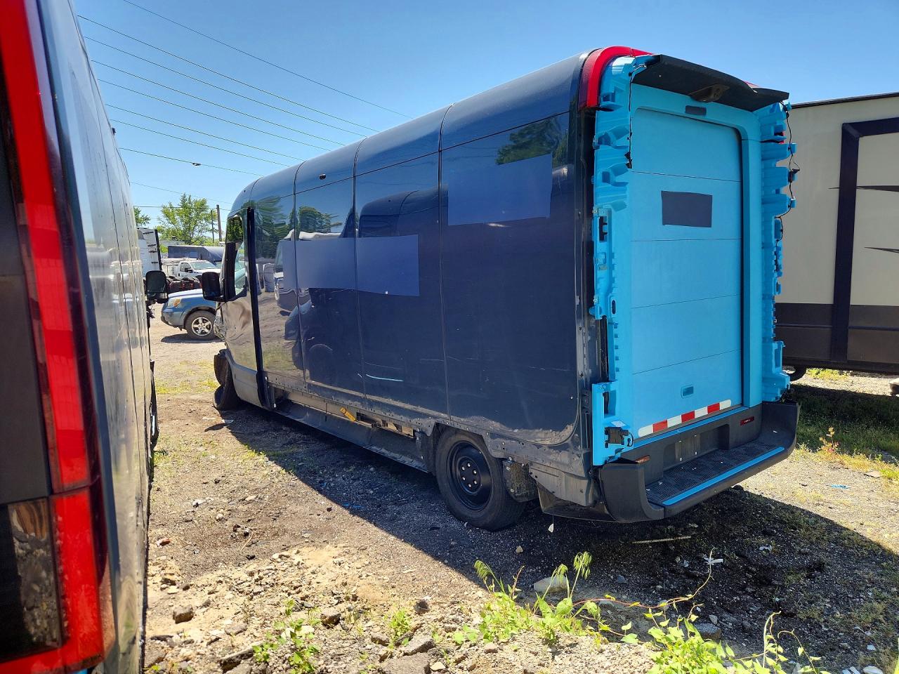 Rivian Edv 700