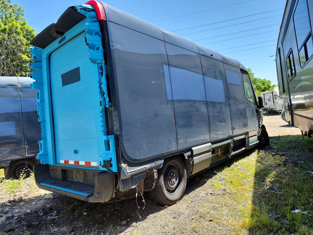 Rivian Edv 700