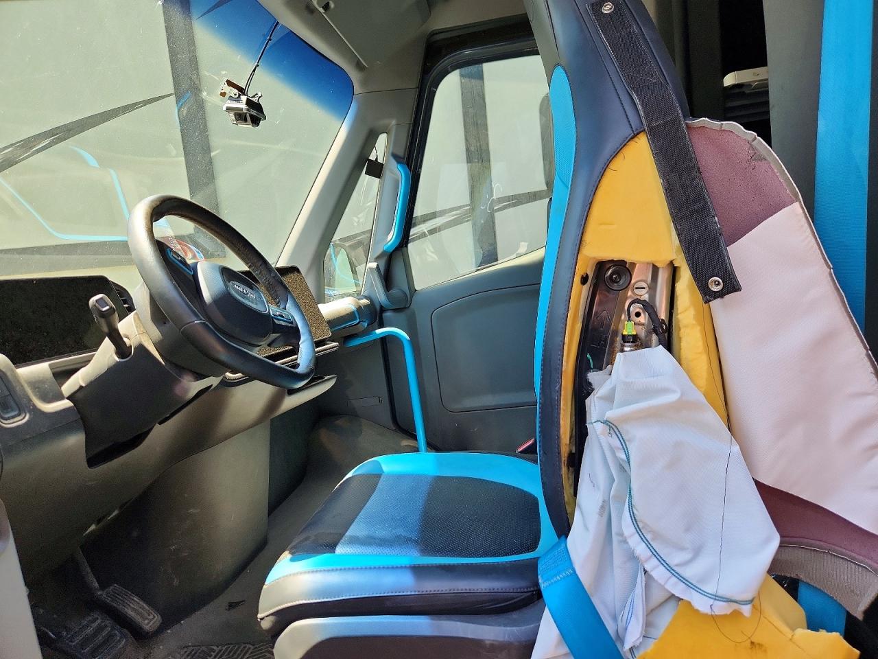 Rivian Edv 700