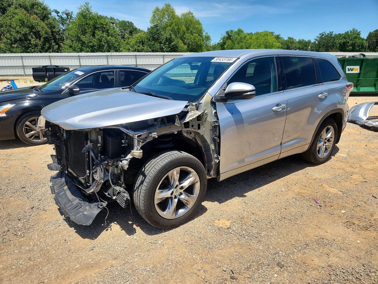 Salvage Toyota Highlander Image