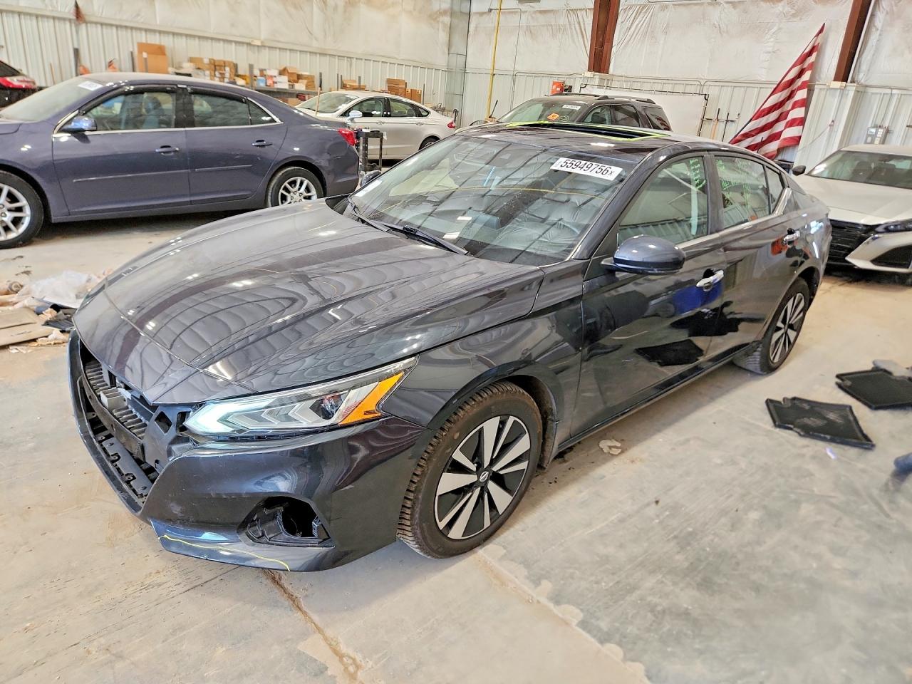 Salvage Nissan Altima Image