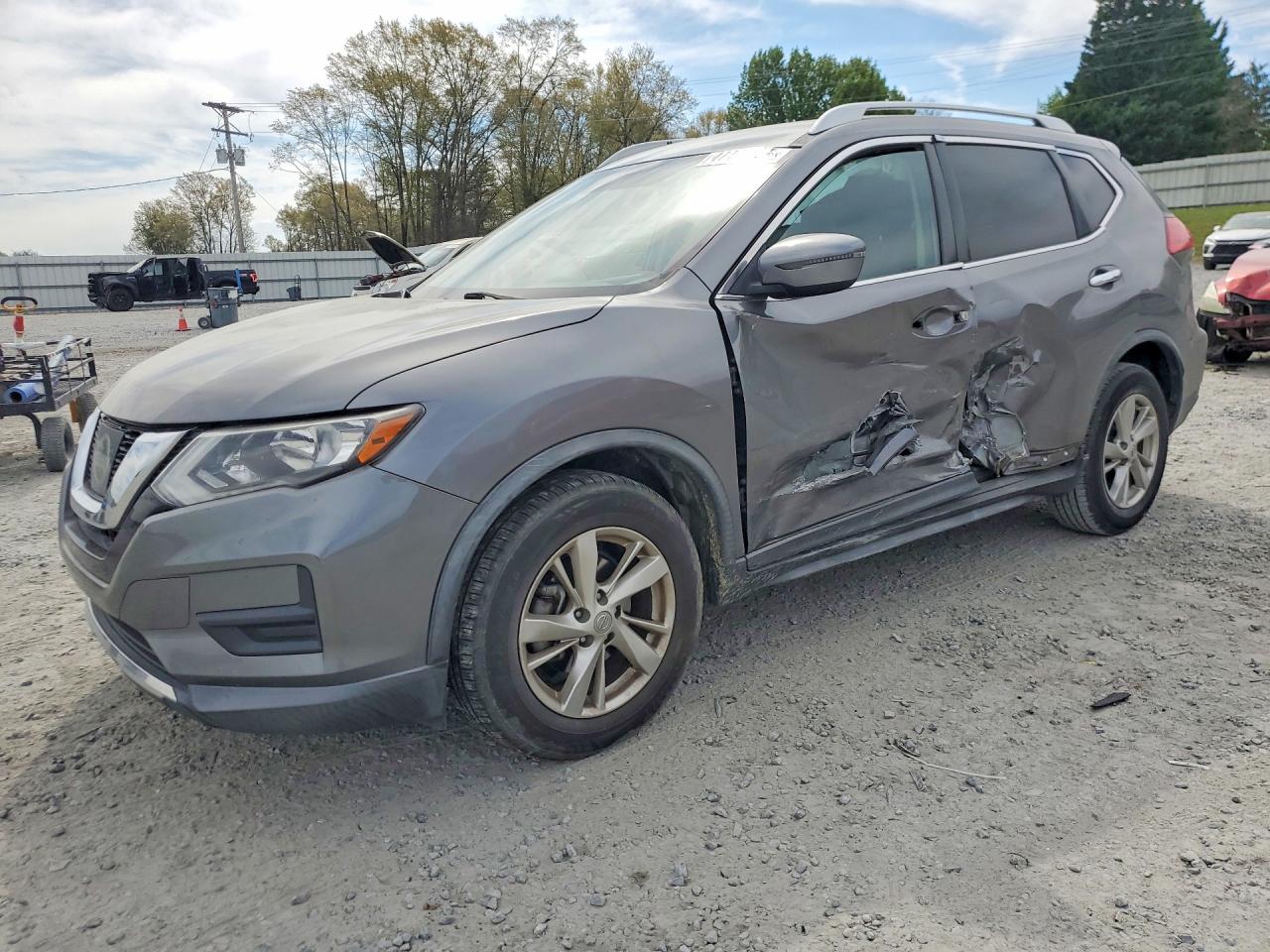 Salvage Nissan Rogue Image