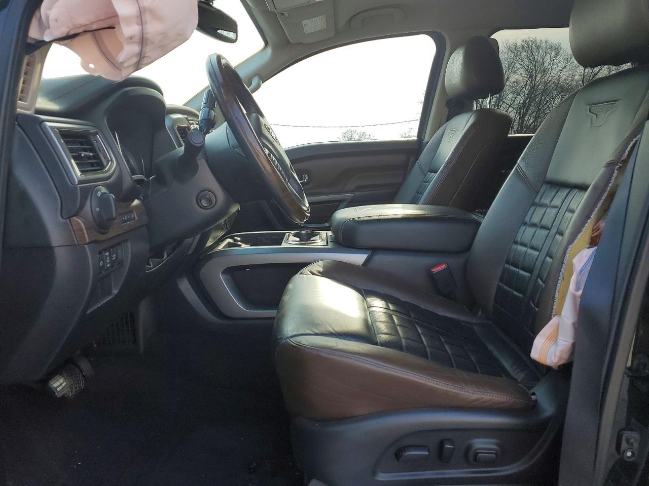 Nissan Titan Sv