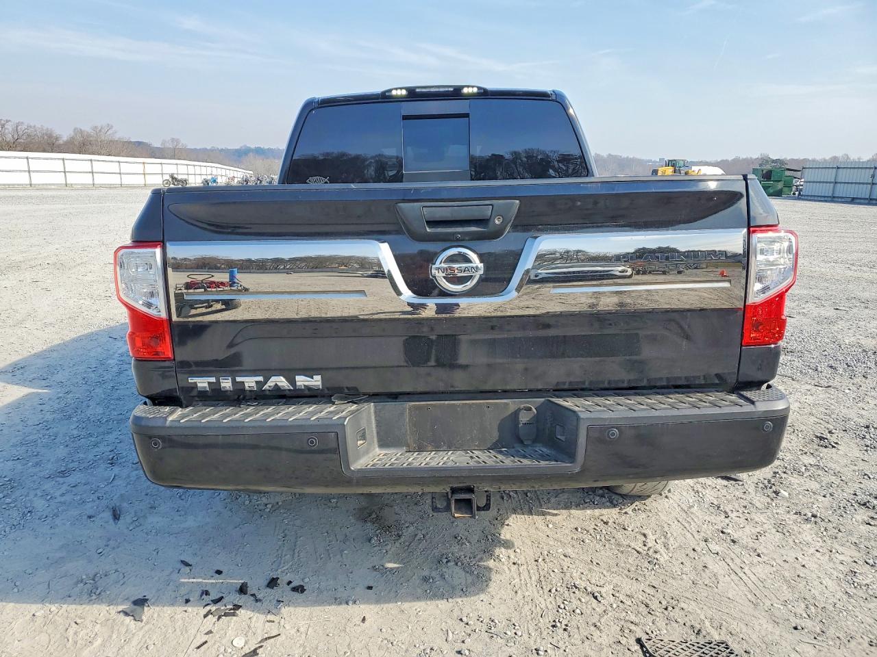 Nissan Titan Sv