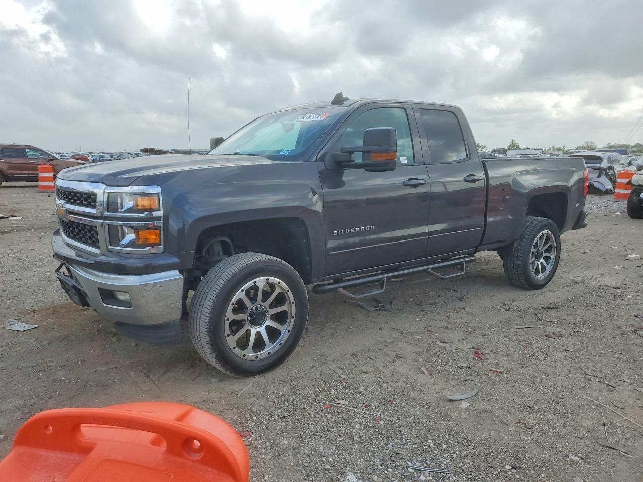 Salvage Chevrolet Silverado Image