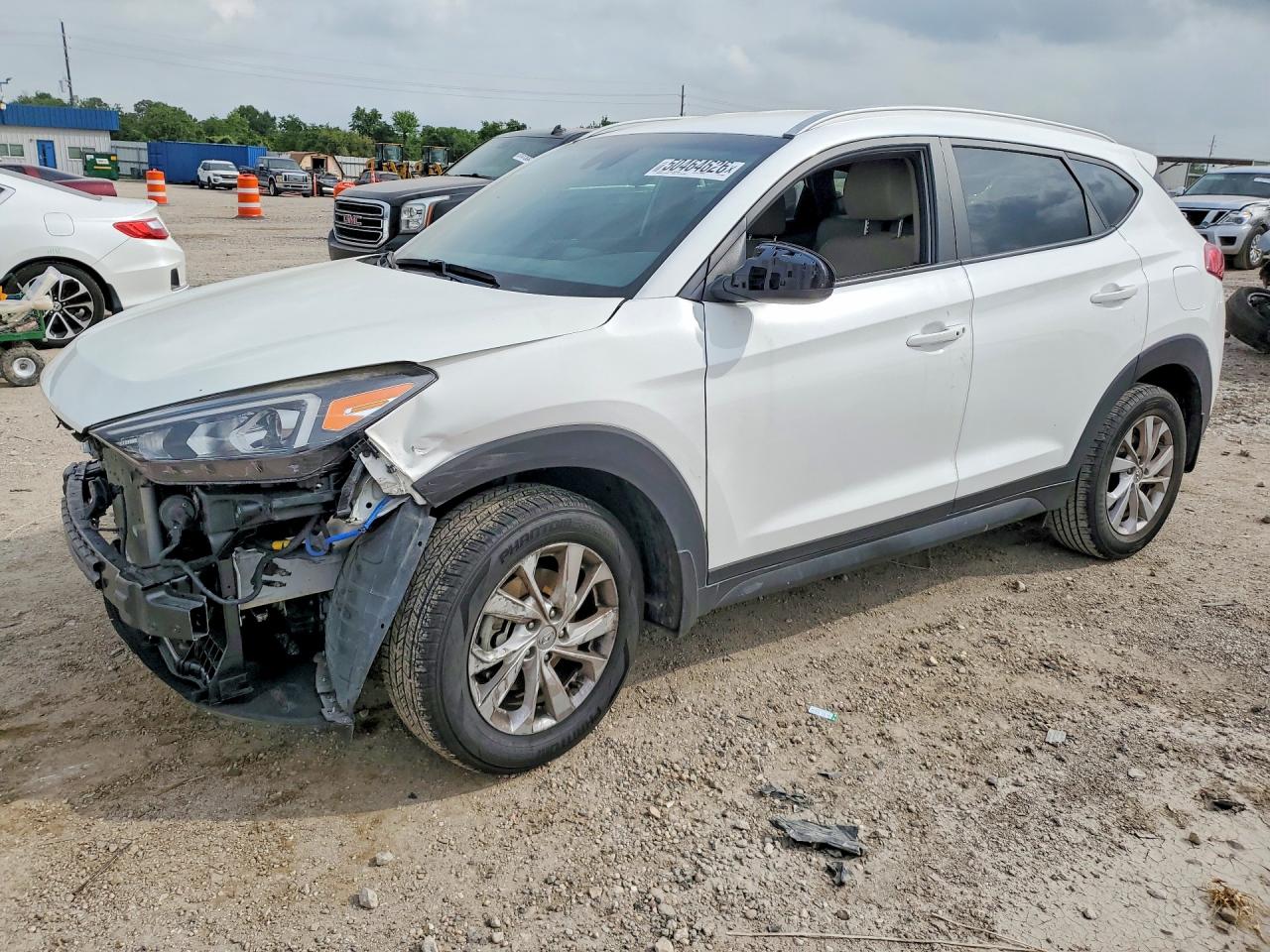 Salvage Hyundai TUCSON Image