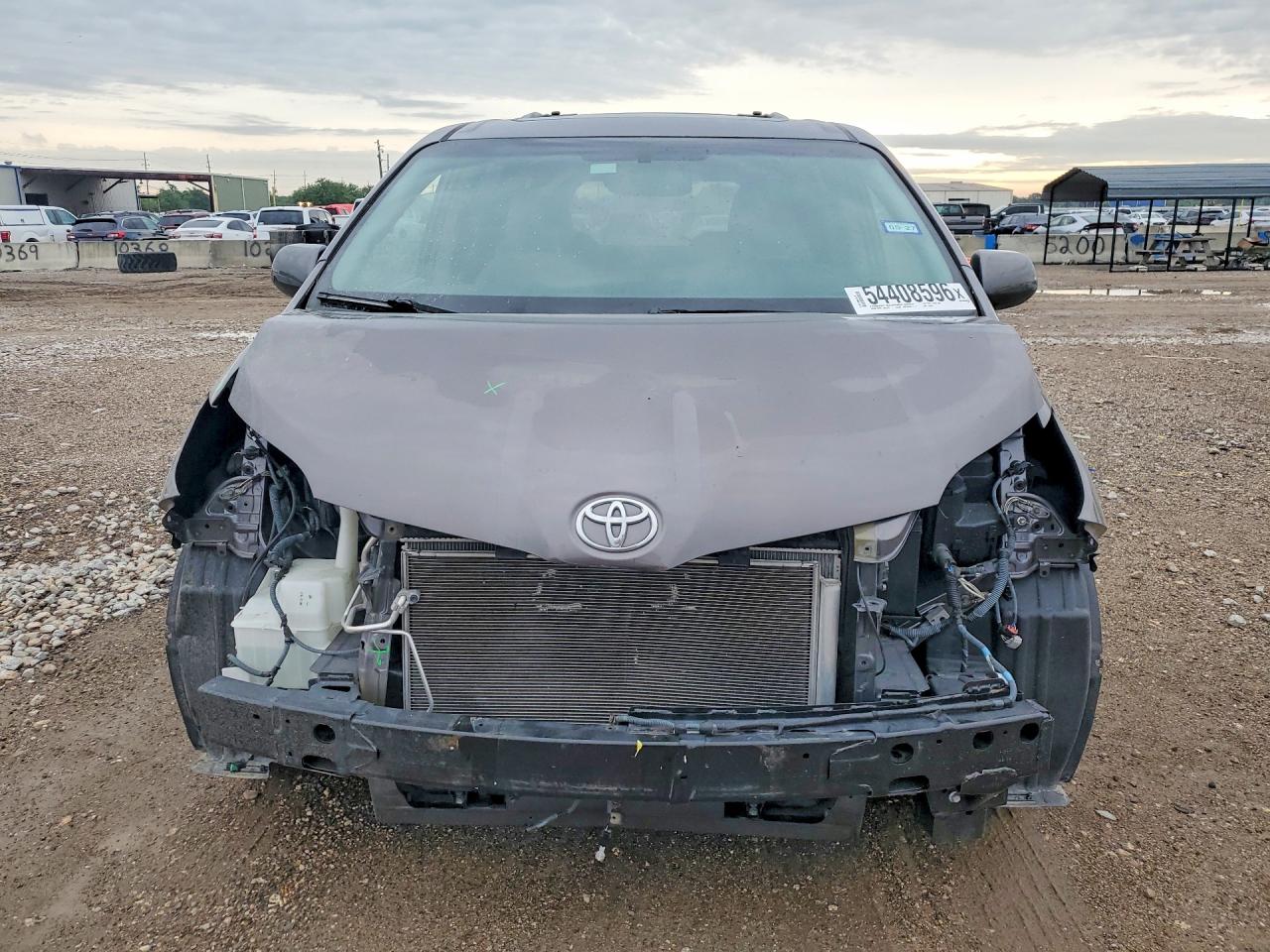 Toyota Sienna Xle Premium 8-passenger