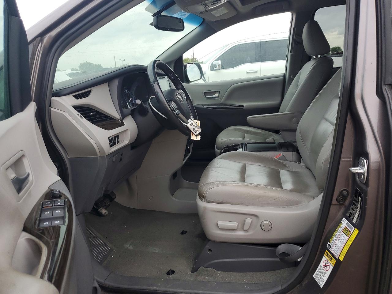 Toyota Sienna Xle Premium 8-passenger