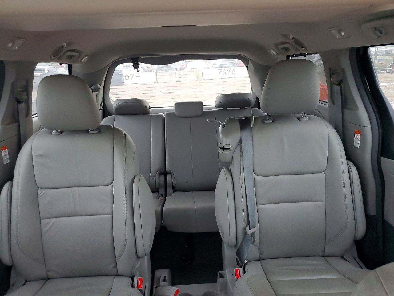 Toyota Sienna Xle Premium 8-passenger