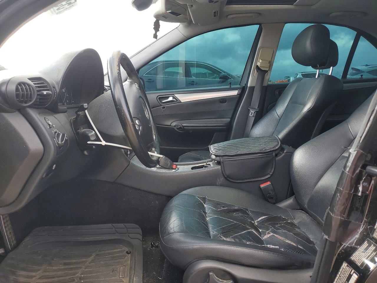 Mercedes-Benz C-Class 230