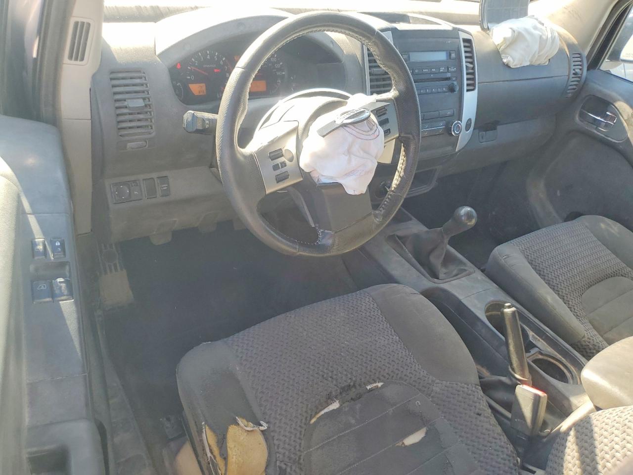 Nissan Frontier Sv V6