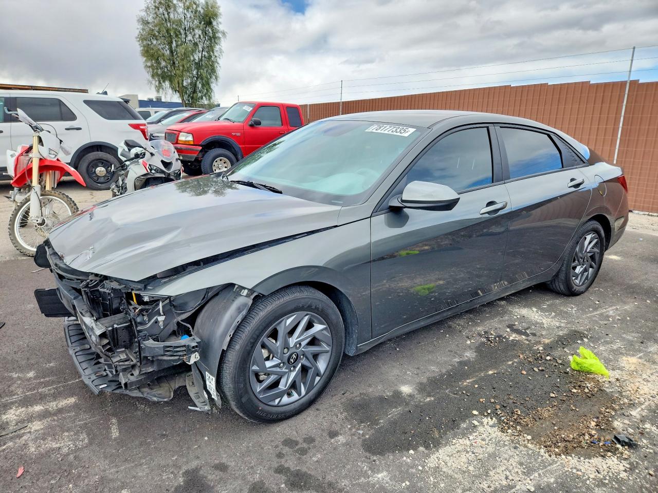 Salvage Hyundai ELANTRA Image