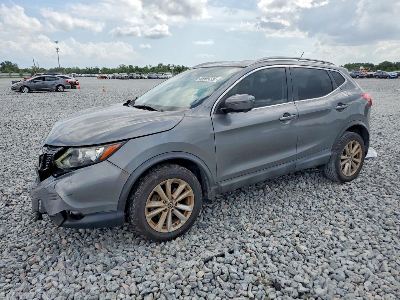 Salvage Nissan Rogue Image