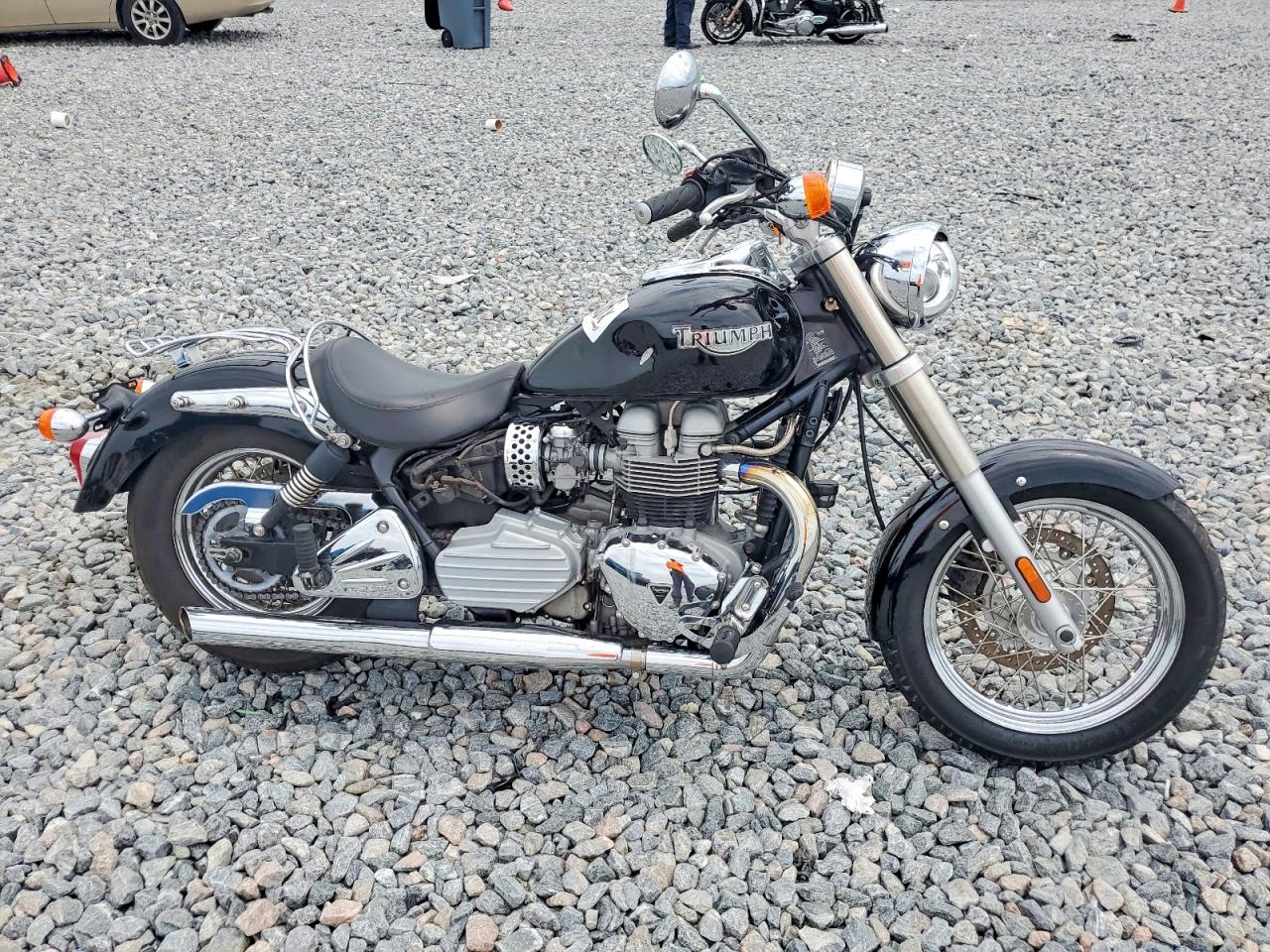 Salvage Triumph Bonneville Image